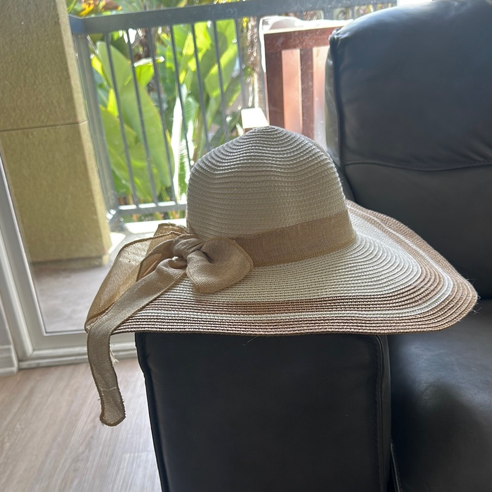 Elegant Cream Sun Hat with Bow